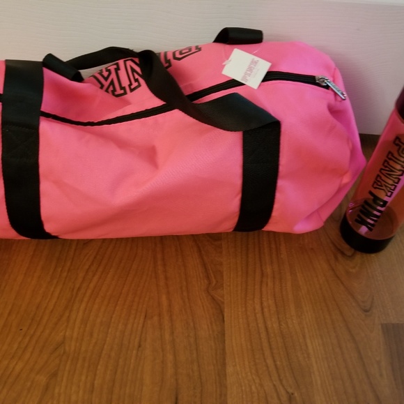 Brand New Pink Vs duffle bag & water bottle - Picture 2 of 4